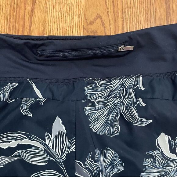 Athleta Navy Blue Floral Print Laser Run Short Sz-XL - Picture 3 of 10